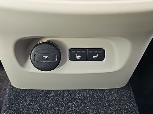 New 2025 Volvo XC40 B5 Plus w/ Protection Package Premier image 12