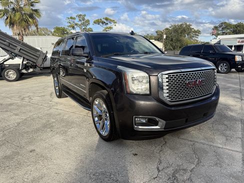 Used 2017 GMC Yukon XL Denali image 8