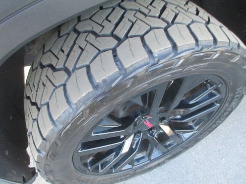 Used 2022 GMC Sierra 1500 SLT w/ SLT Premium Package image 12