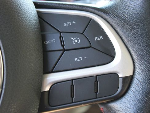 Used 2018 Jeep Renegade Trailhawk AWD/4WD image 25