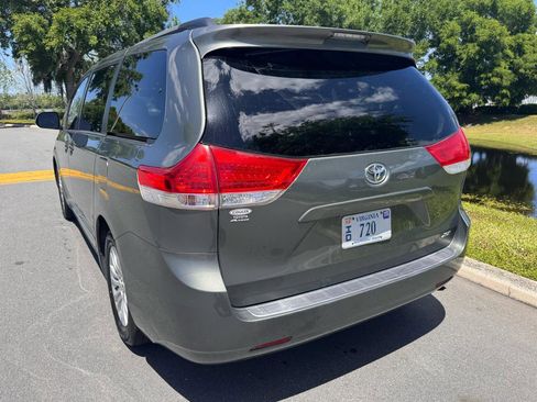 Used 2014 Toyota Sienna XLE image 13