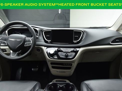 Used 2023 Chrysler Pacifica Touring-L image 4