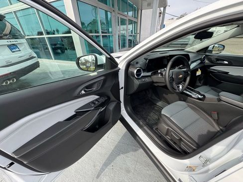 New 2026 Chevrolet Trax LT w/ Driver Confidence Package image 9