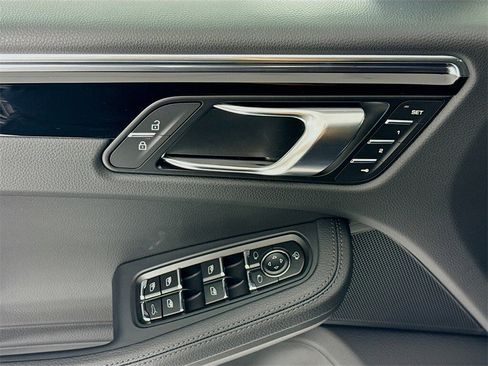 New 2026 Porsche Macan image 11
