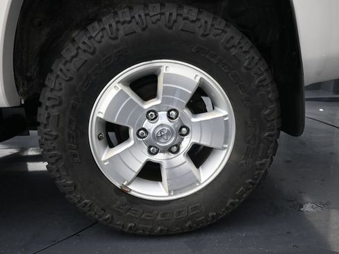 Used 2006 Toyota 4Runner SR5 AWD/4WD image 15