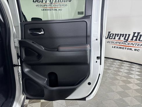 Used 2022 Nissan Frontier PRO-4X AWD/4WD image 28