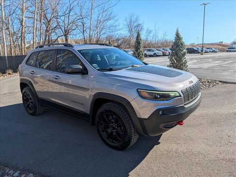 Used 2019 Jeep Cherokee Trailhawk w/ Comfort/Convenience Group image 7