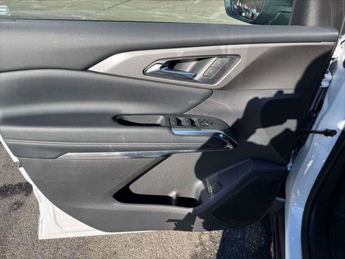 Used 2025 Chevrolet Traverse LT image 15