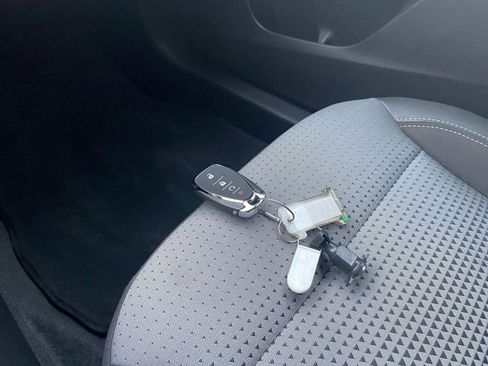 Used 2025 Chevrolet Trax LT image 21