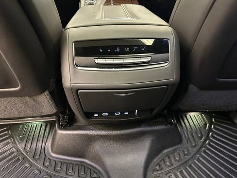 Used 2022 Cadillac Escalade Sport Platinum w/ Heavy-Duty Trailer Package AWD/4WD image 25