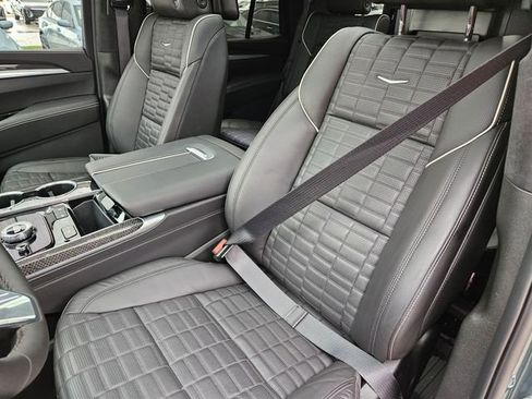 Used 2025 Cadillac Escalade V w/ LPO, ONYX Package image 28