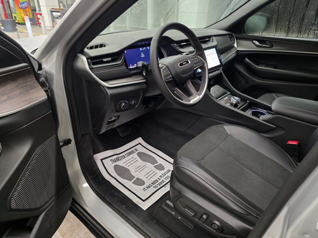 New 2026 Jeep Grand Cherokee Altitude AWD/4WD image 13