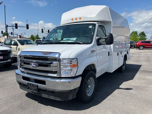 New 2026 Ford E-350 and Econoline 350 Super Duty w/ Power Equipment Group image 3