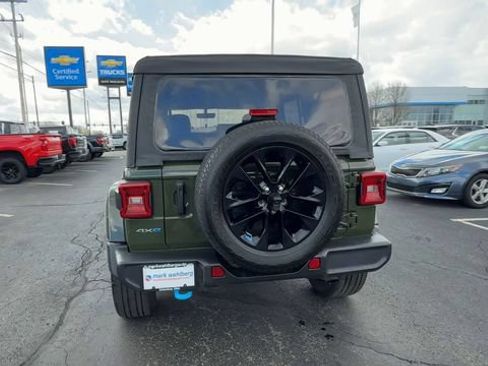 Used 2023 Jeep Wrangler Unlimited Sahara w/ Cold Weather Group AWD/4WD image 7