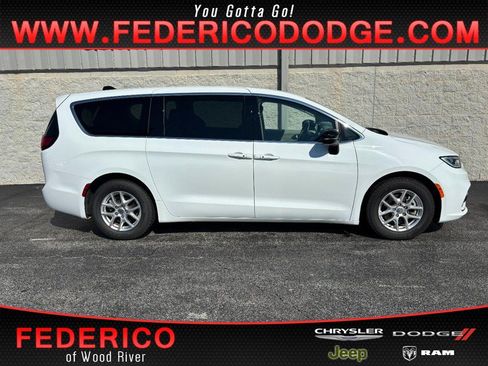 Used 2024 Chrysler Pacifica Touring-L FWD image 1