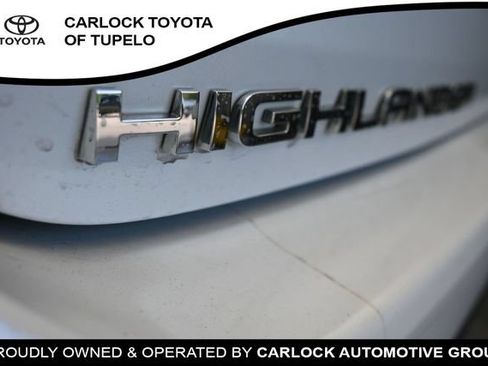 Used 2023 Toyota Highlander XLE FWD image 13