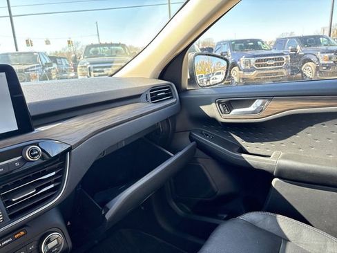 Certified 2020 Ford Escape Titanium image 40