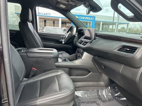 Used 2024 Chevrolet Suburban LT RWD image 32