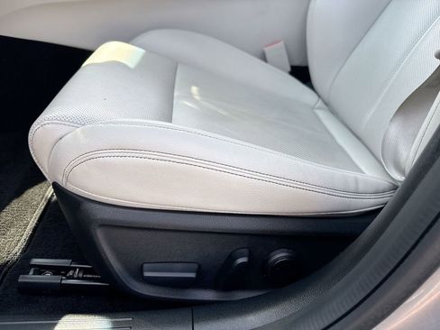 Used 2025 Genesis G70 2.5T AWD/4WD image 12