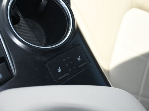 Used 2019 Toyota Camry XLE FWD image 14