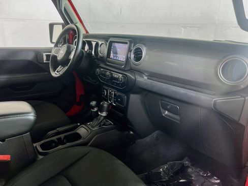 Used 2018 Jeep Wrangler Unlimited Sahara w/ Dual Top Group AWD/4WD image 26