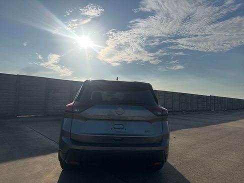 Used 2024 Nissan Rogue SV w/ SV Premium Package FWD image 16