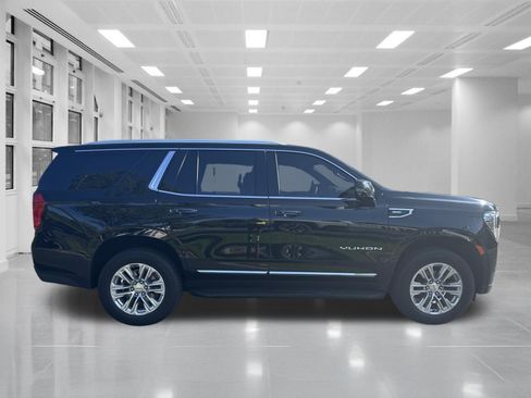 Used 2024 GMC Yukon SLT w/ SLT Premium Package AWD/4WD image 4