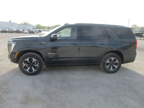 New 2026 GMC Yukon AT4 w/ AT4 Premium Plus Package AWD/4WD image 7