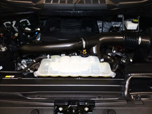 Used 2022 Ford F150 Platinum image 9