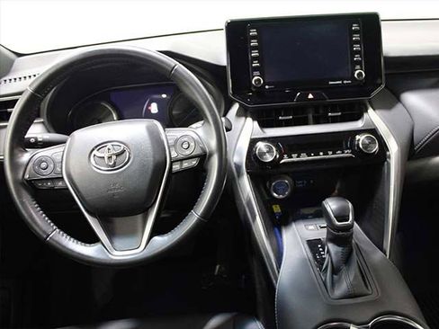 Certified 2022 Toyota Venza XLE AWD/4WD image 11