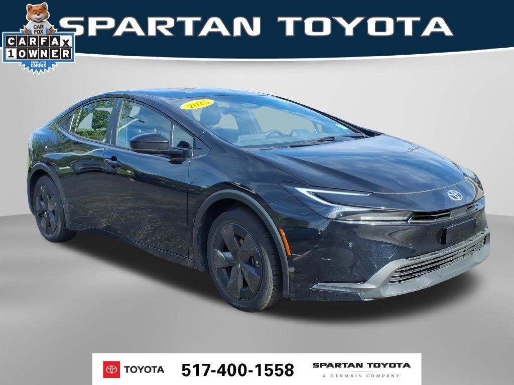 Used 2025 Toyota Prius LE FWD image 5
