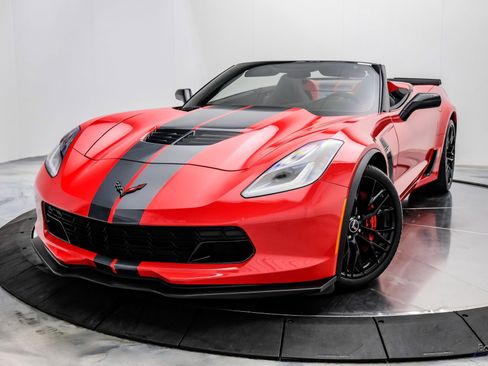 Used 2015 Chevrolet Corvette Z06 w/ 3LZ Preferred Equipment Group image 3