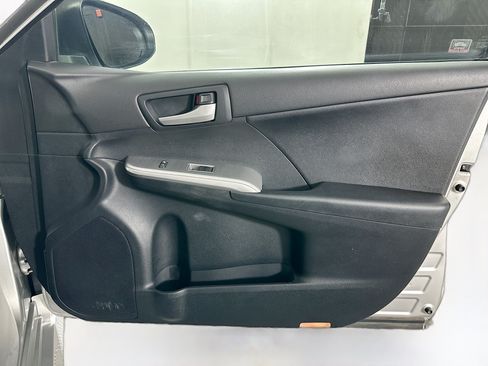 Used 2012 Toyota Camry SE w/ Convenience Pkg FWD image 30