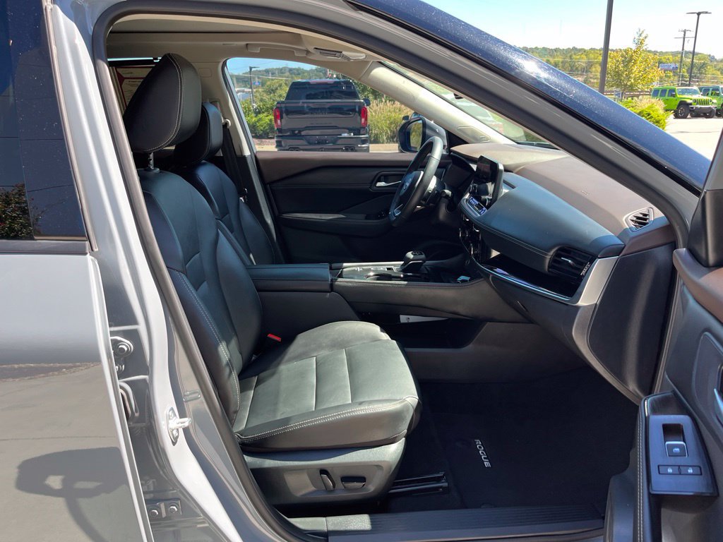 Used 2023 Nissan Rogue SL w/ SL Premium Package FWD image 28
