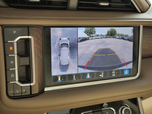 Used 2021 GMC Yukon Denali w/ Denali Premium Package image 30