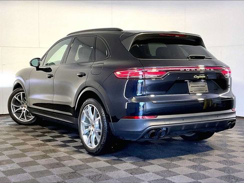 Used 2023 Porsche Cayenne AWD/4WD image 3
