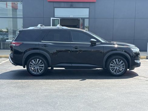 Used 2025 Nissan Pathfinder SL w/ SL Premium Package FWD image 2