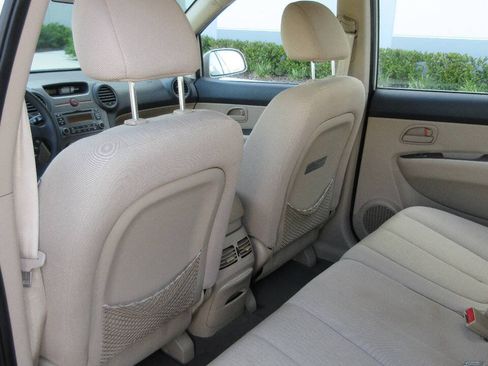 Used 2008 Kia Rondo LX FWD image 14