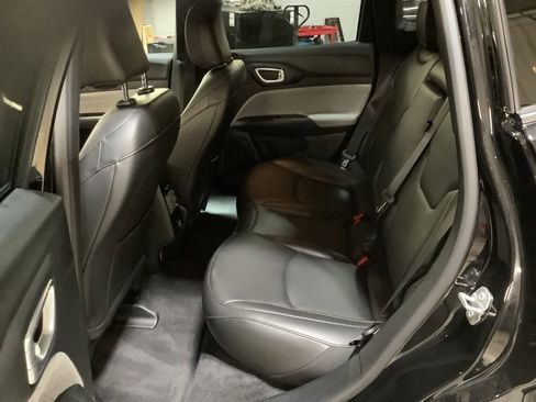 Used 2023 Jeep Compass Latitude AWD/4WD image 17