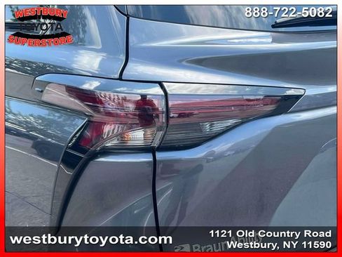 Used 2025 Toyota Sienna LE FWD image 13