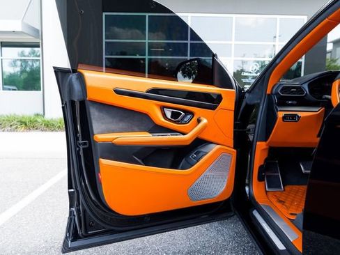 Used 2022 Lamborghini Urus AWD/4WD image 21