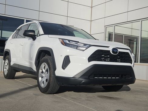 Used 2024 Toyota RAV4 LE image 4