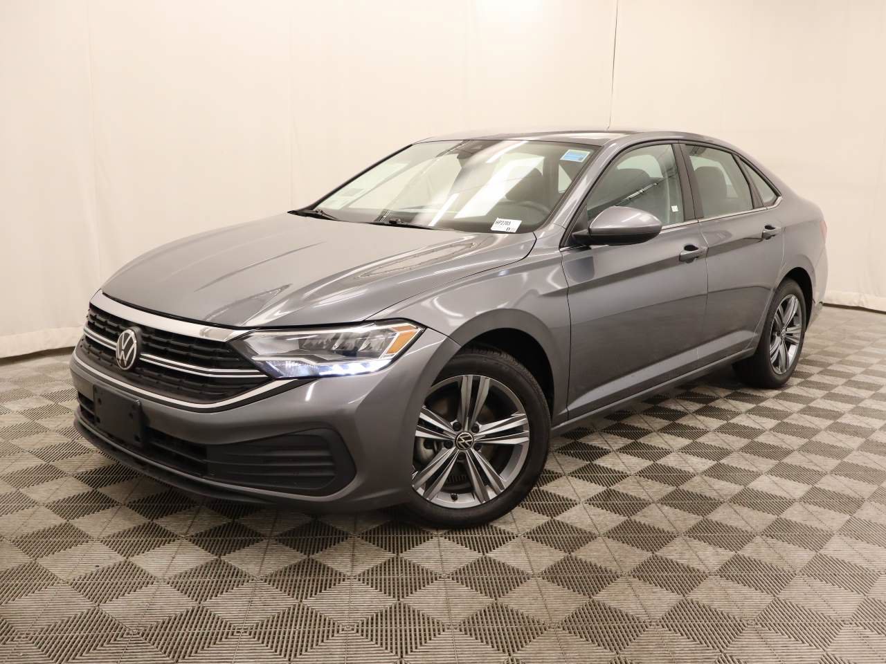 Used 2024 Volkswagen Jetta SE FWD image 1