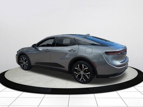 Used 2023 Toyota Crown Limited image 5