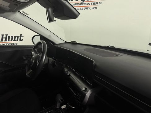 Used 2025 Hyundai Kona SEL image 29