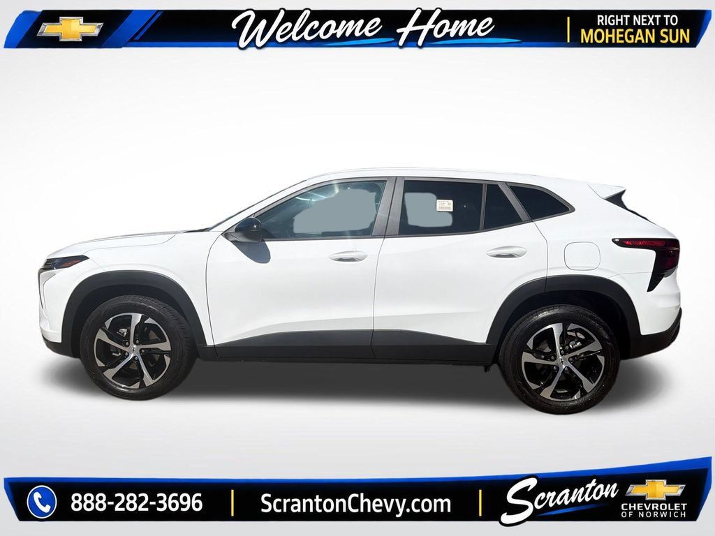 Certified 2026 Chevrolet Trax RS w/ Driver Confidence Package FWD image 2