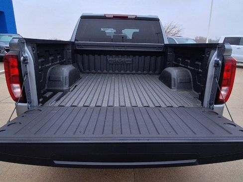 New 2026 GMC Sierra 1500 SLE image 9