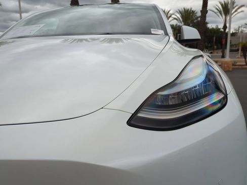 Used 2021 Tesla Model Y Long Range image 10