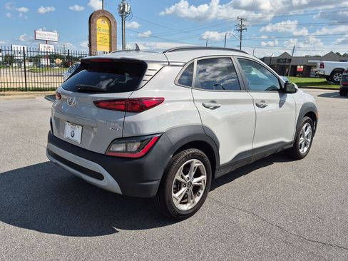 Used 2023 Hyundai Kona SEL AWD/4WD image 3