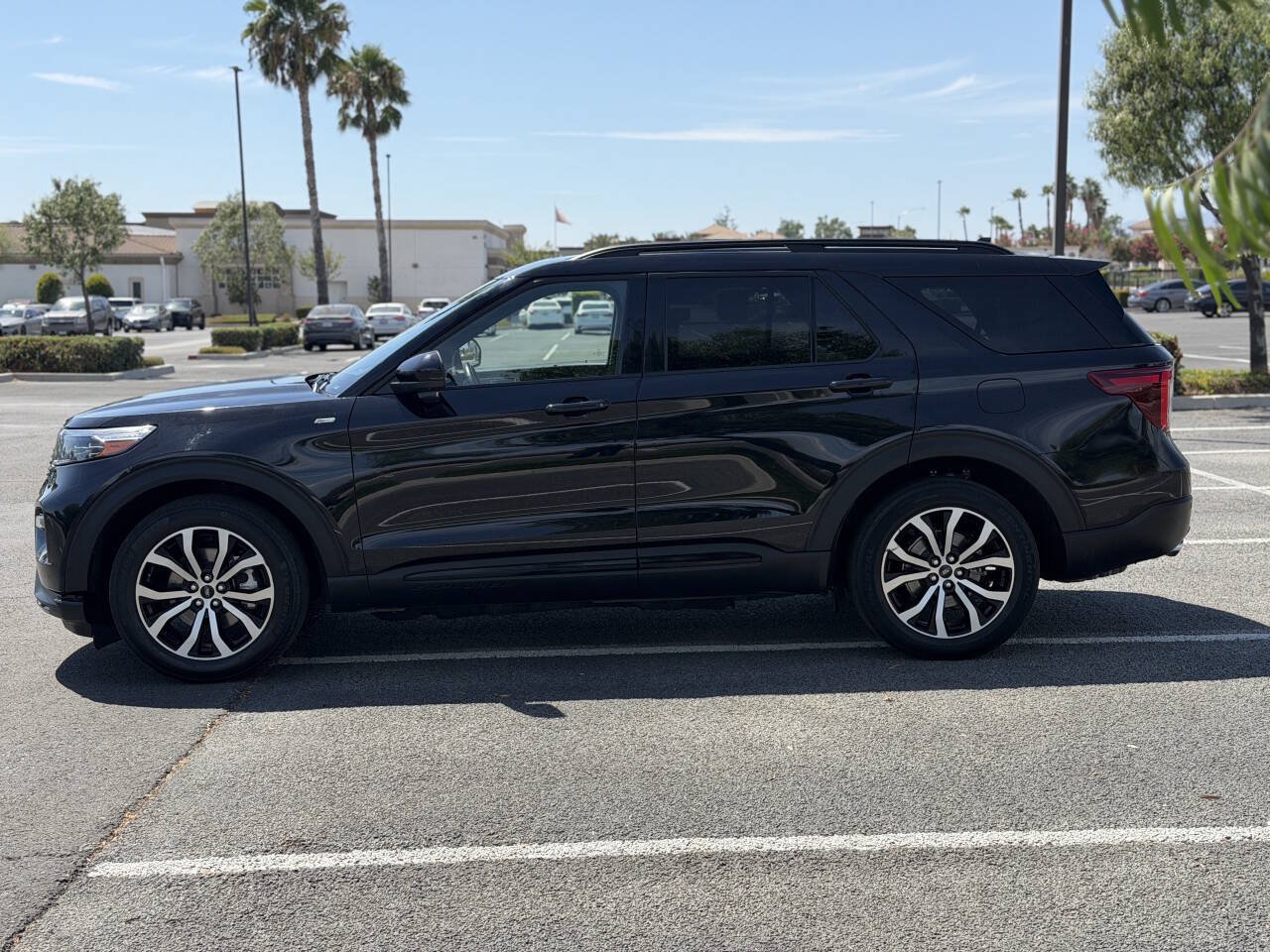 Used 2022 Ford Explorer ST-Line w/ Class IV Trailer Tow Package RWD image 6